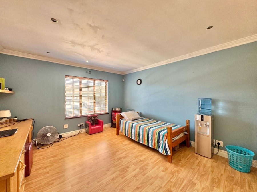4 Bedroom Property for Sale in Zonnebloem Western Cape